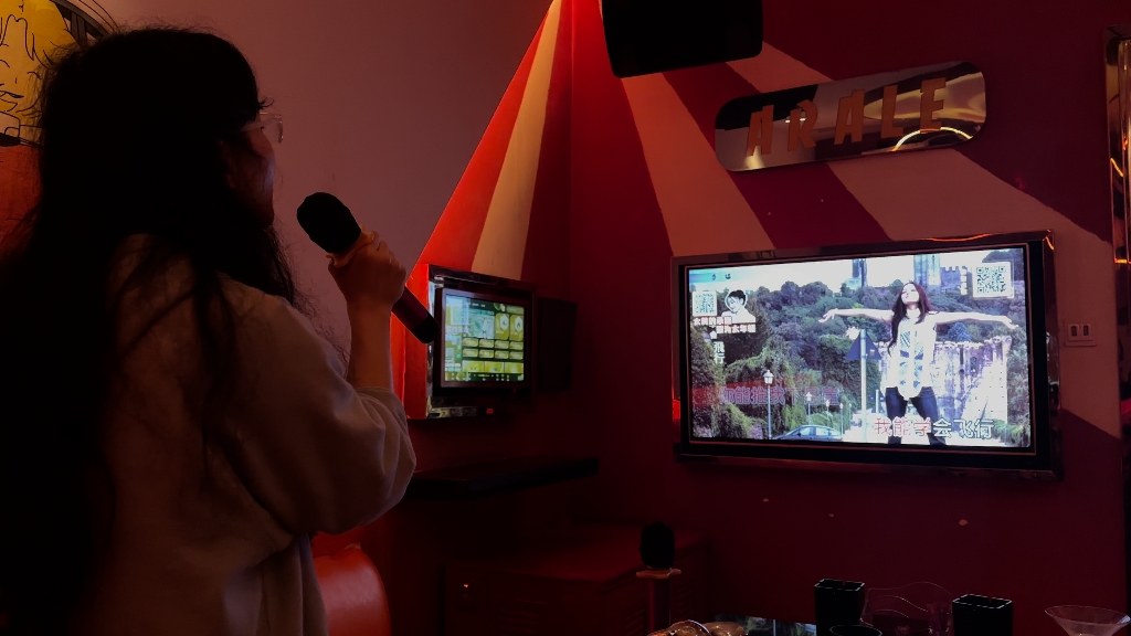 【ktv】很喜欢这样一句话,"淋雨一直走"