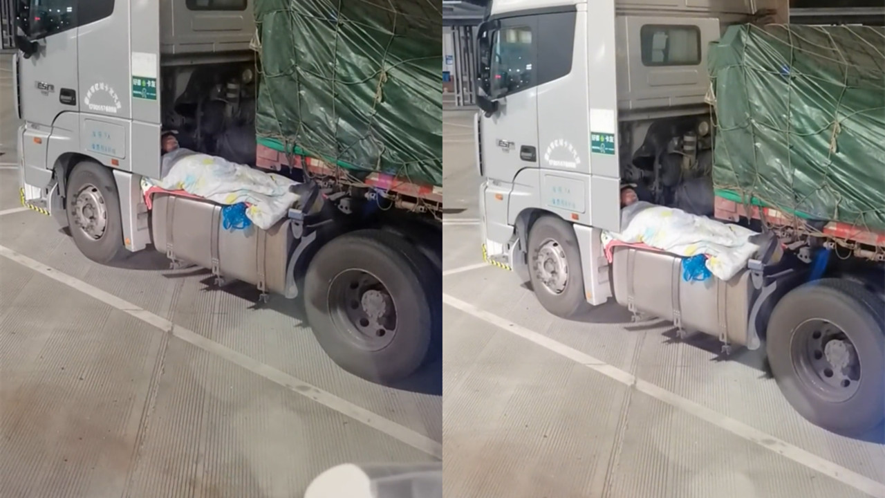 货车司机服务区休息,躺油箱上盖被睡觉,背后原因令人直呼不容易