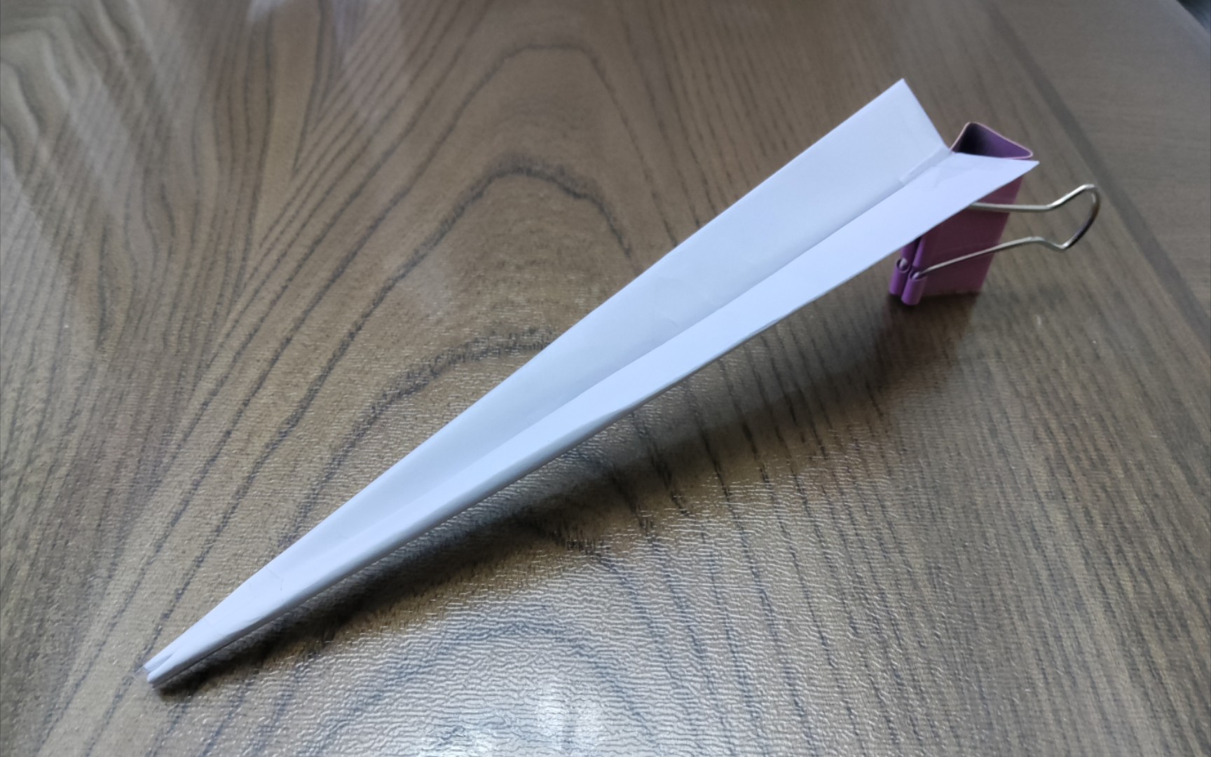 一架有能力飞60米的纸飞机 飞舞2s标枪