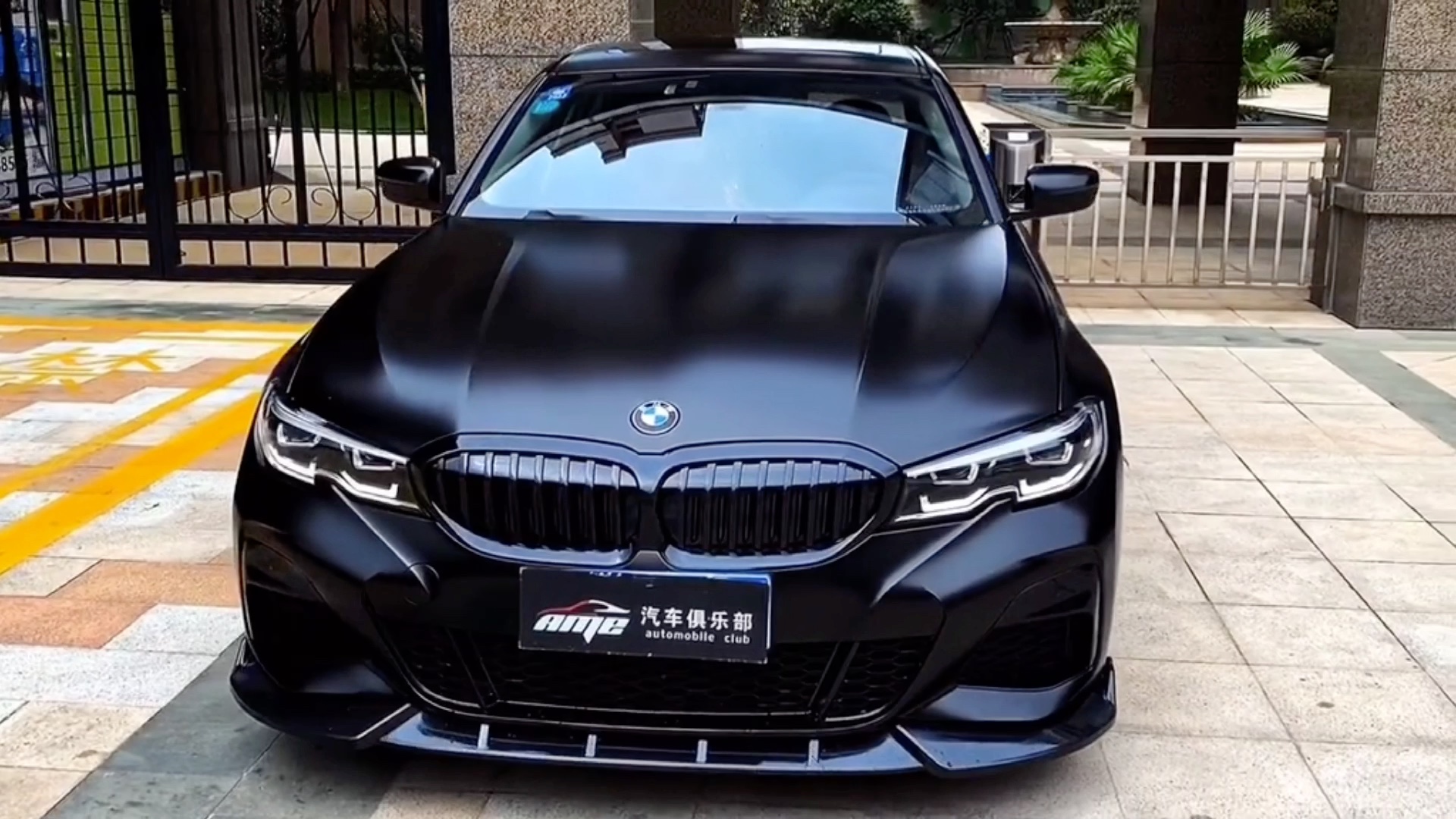 杭州汽车改色贴膜,宝马新3系漆面帅气黑武士改色效果,太帅气了