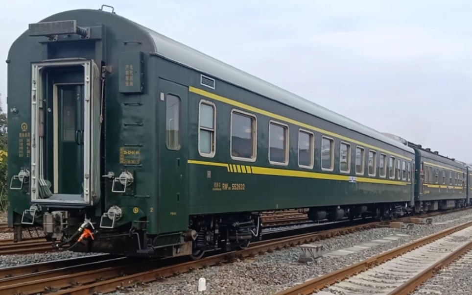 通过k451公里处机位,本务机车:南局鹰段df11-0327