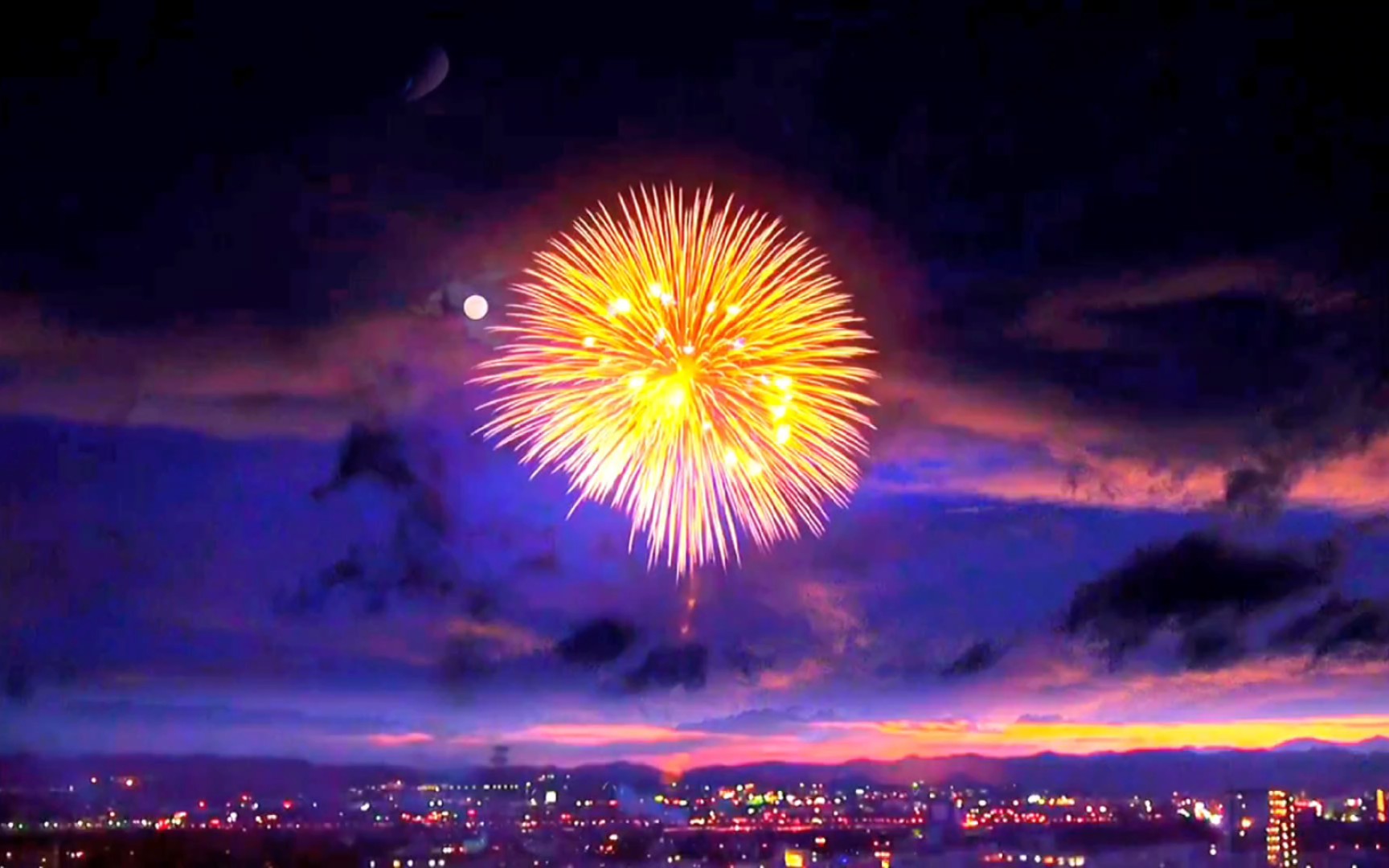 "烟花在夜空中绽放,仿佛一颗颗缤纷的星星跌落到人间,瞬间点亮了漆黑