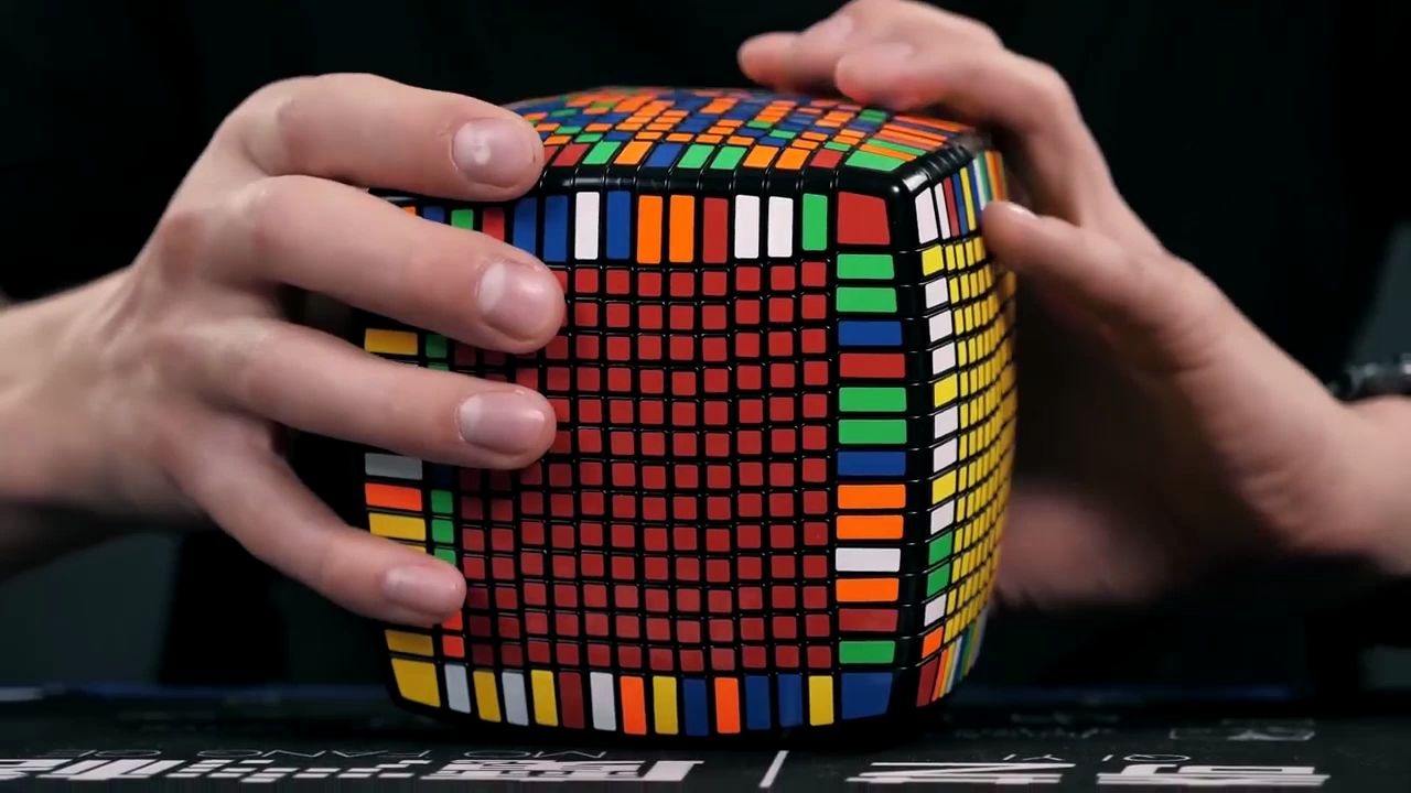 15x15超难魔方!魔界高手挑战,两个小时才完成