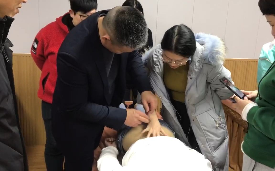 蓄元教育徒手整形培训实操:徒手整形实践课程,摸骨诊断实操4