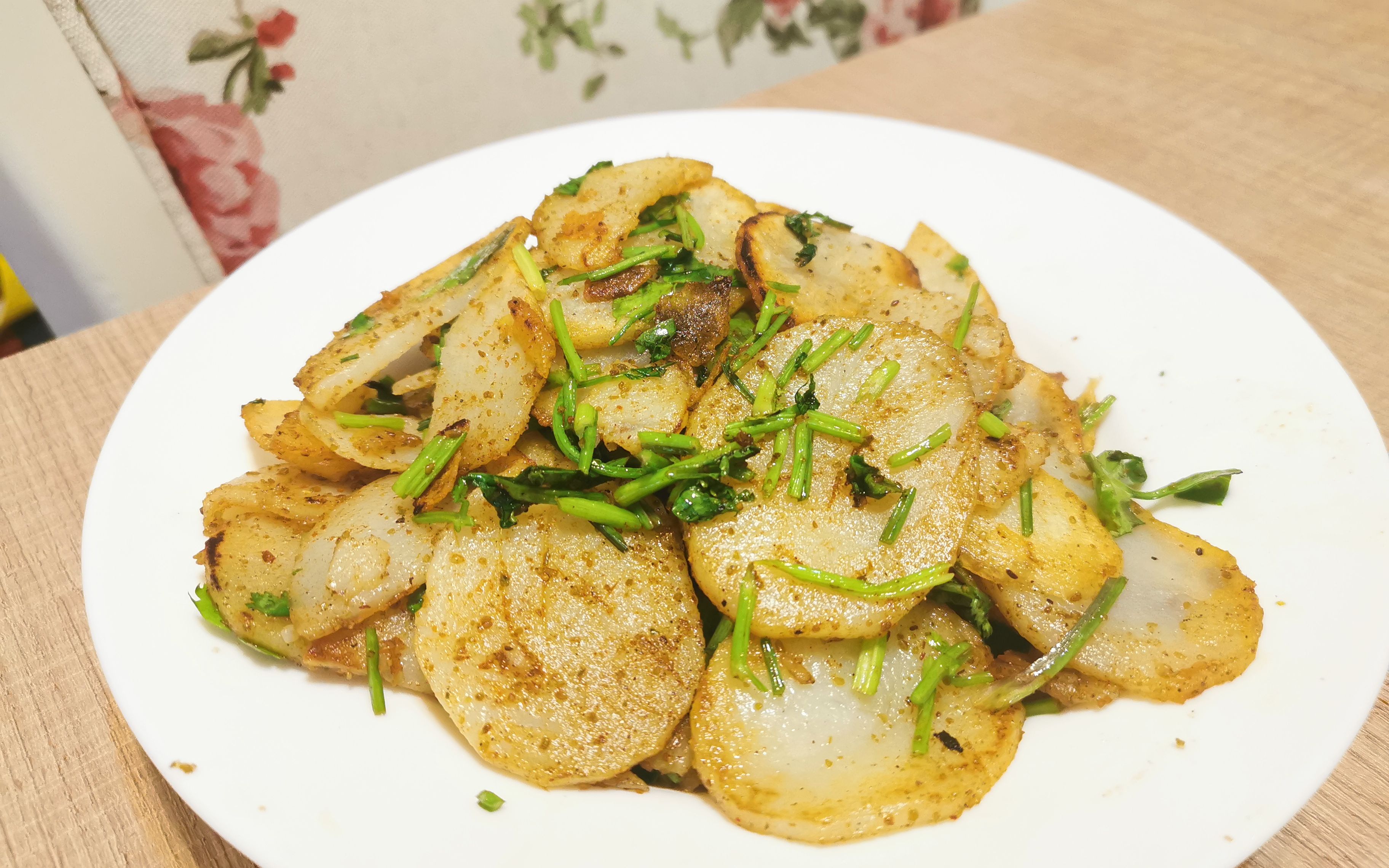 【家常】大人小孩都愛的特色北方料理——乾燒孜然土豆片