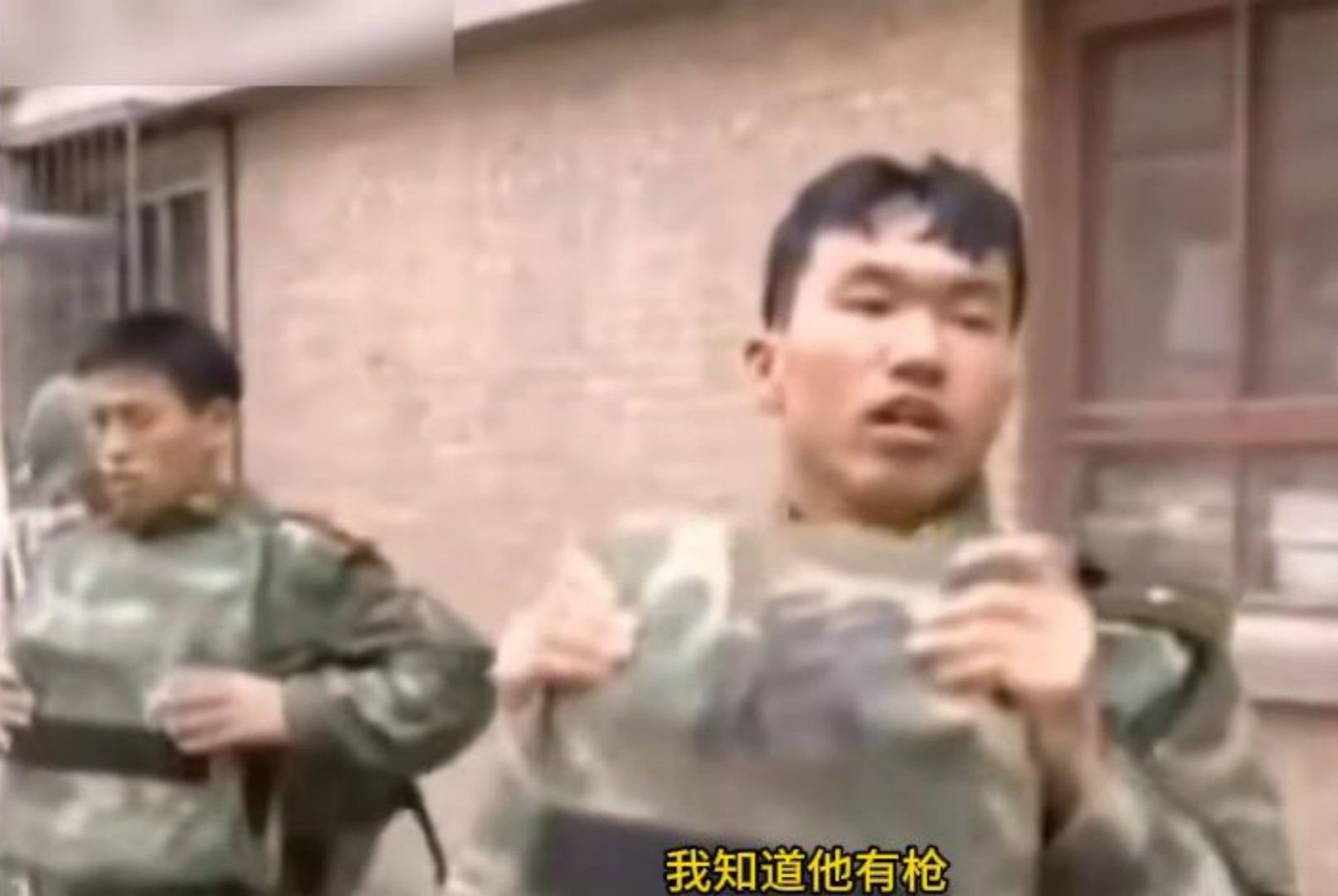 1999年,陈攀峰10分钟击毙歹徒真实影像,武警十大忠诚卫士