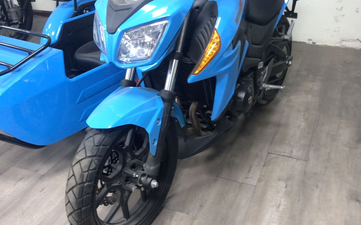 街车款300cc偏三轮