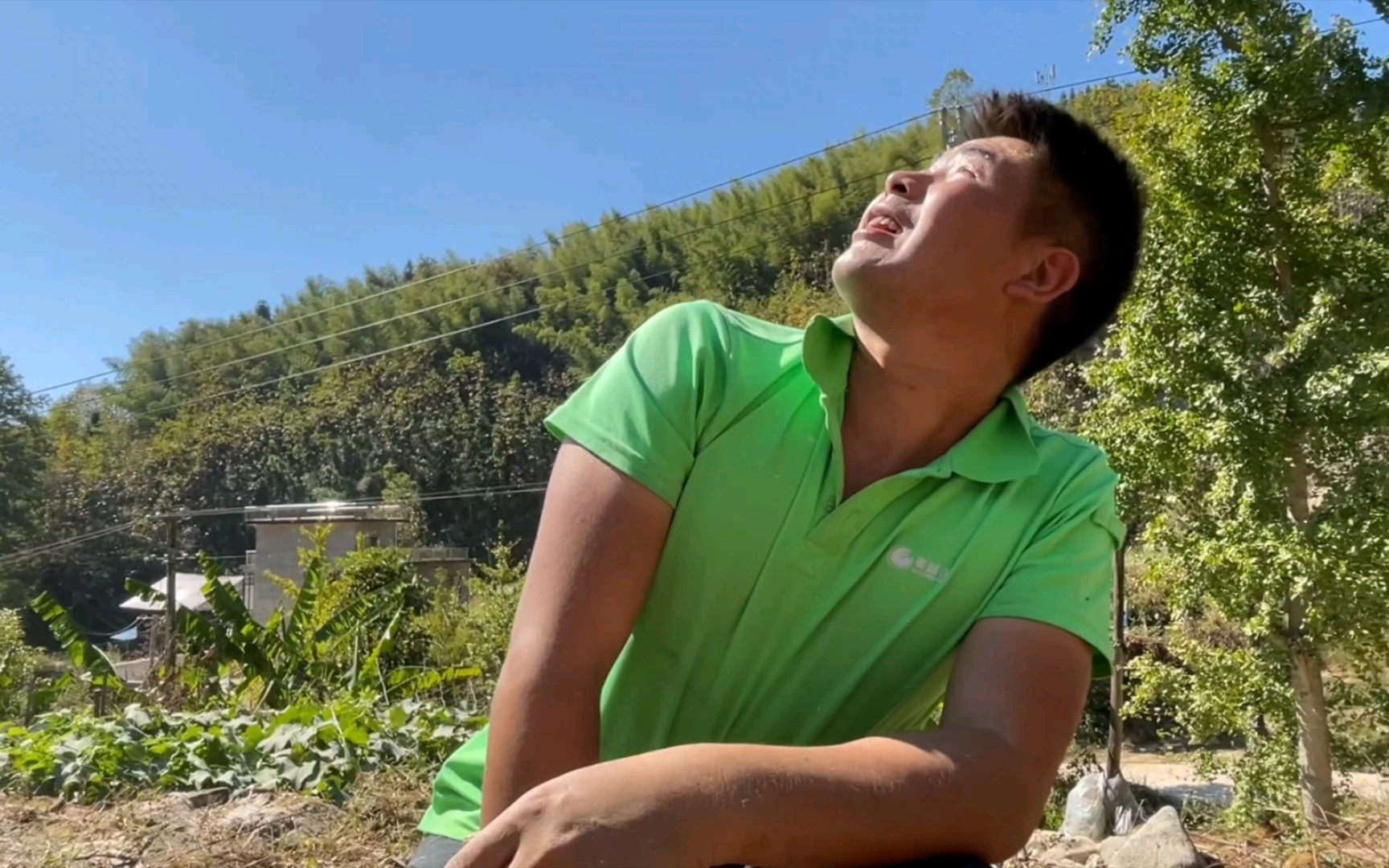 记录农村第二集(上),今天中午抓住表哥帮我干活,酸菜鱼香吗