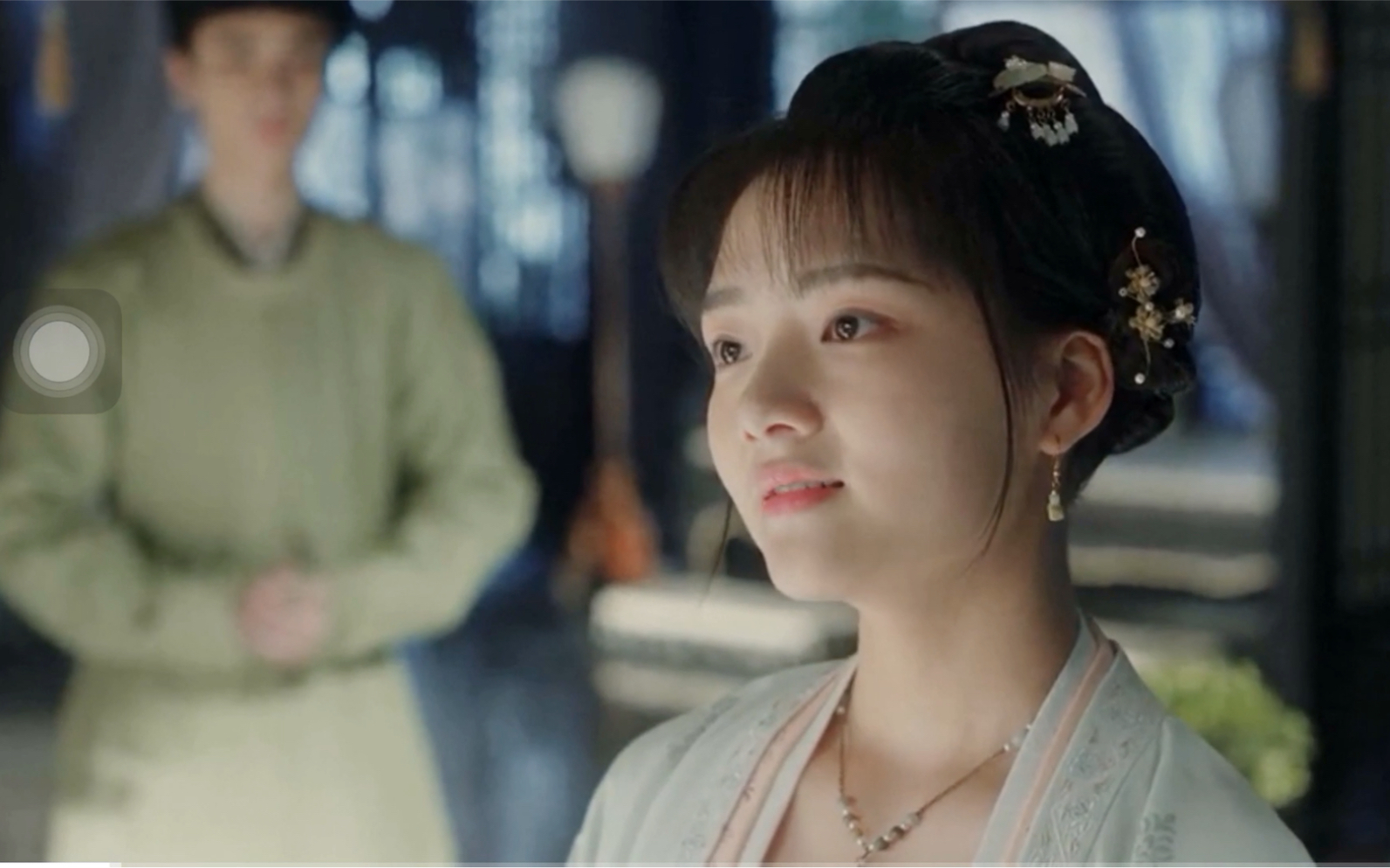 徽柔对曹评的喜爱有增无减 看到喜欢的东西就要和喜欢的人分享 而不