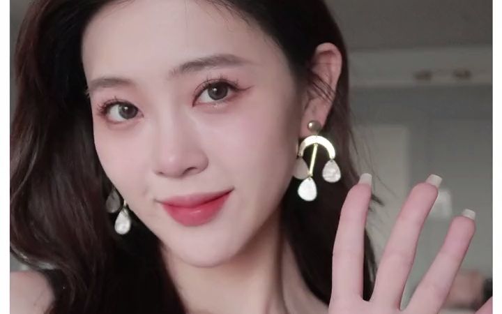 刘奕孜想不到吧玩玩手机就能get明星同款身材