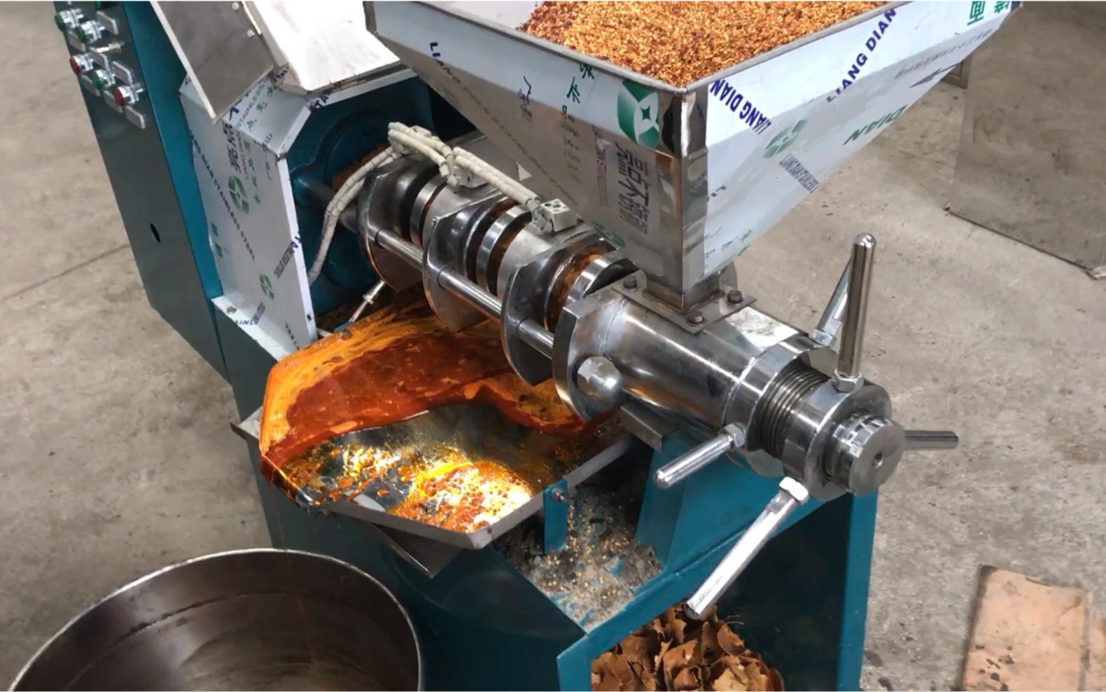 辣椒籽榨油机辣椒籽炸油机小型榨油机