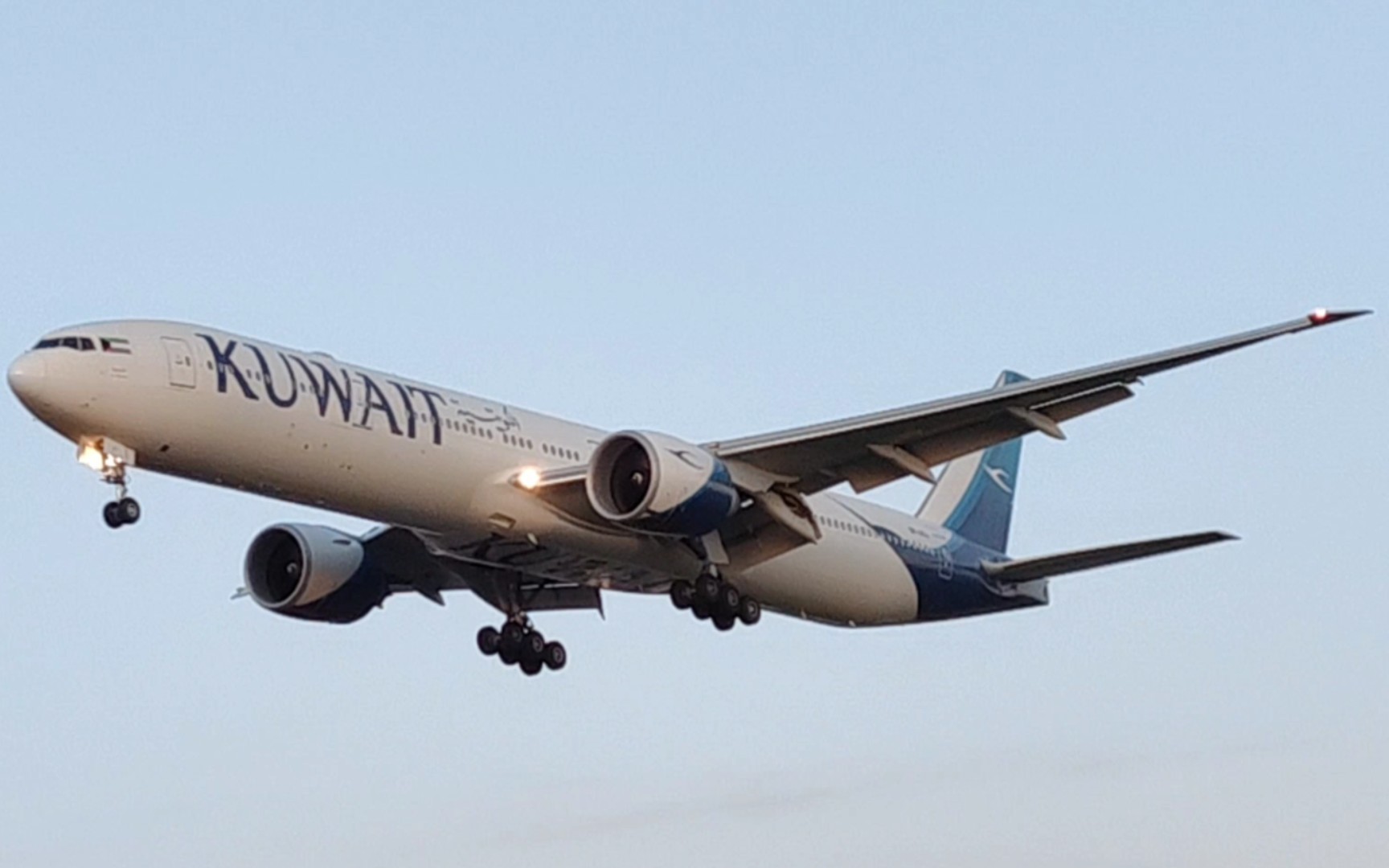 伦敦希思罗机场 科威特航空b777-369er 27l跑道降落