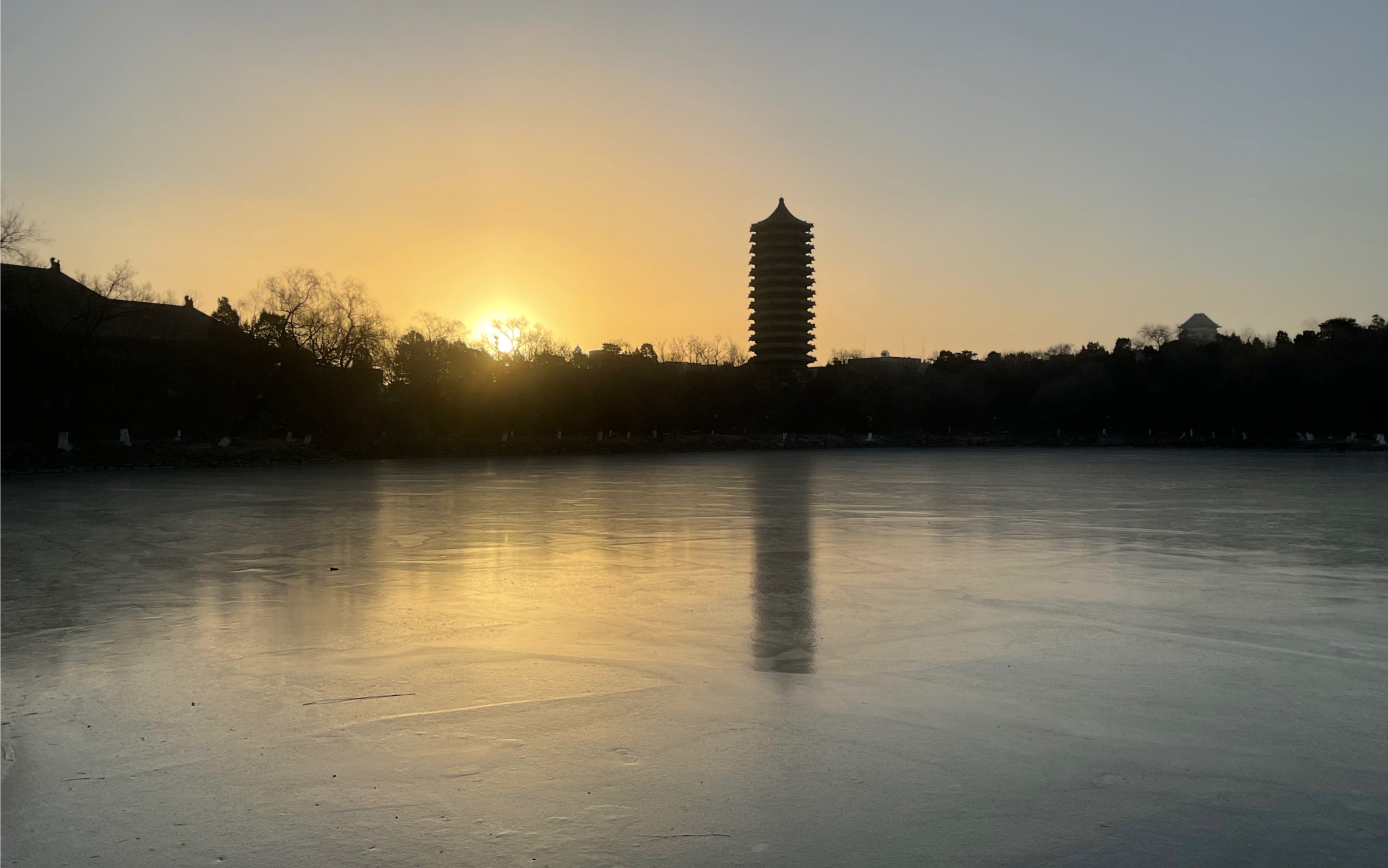 未名湖日出(原谅我角度偏了)