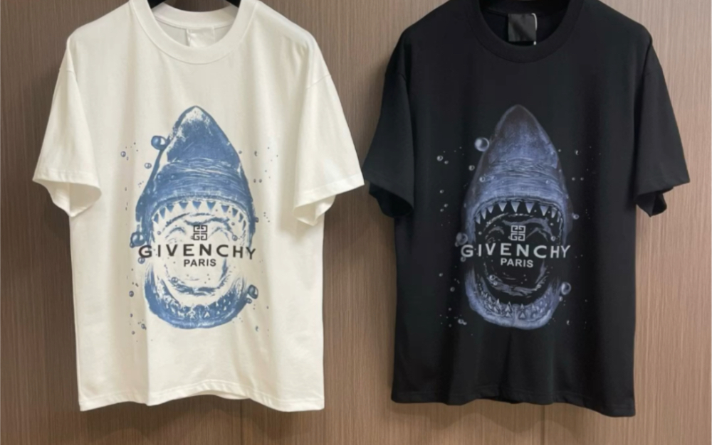 分享一下高仿纪梵希givenchy 纪梵希 立体鲨鱼 喷墨印花标识圆领t恤