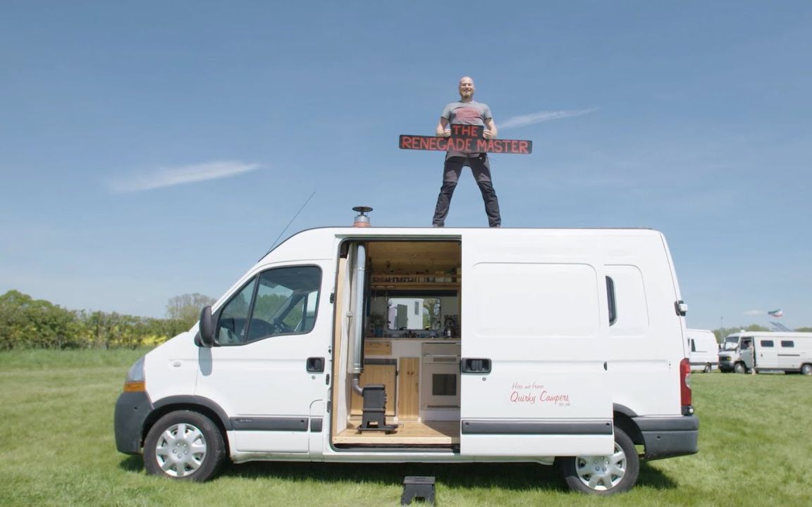 全木制内饰vanlife房车改装,带暖炉和一氧化碳报警器