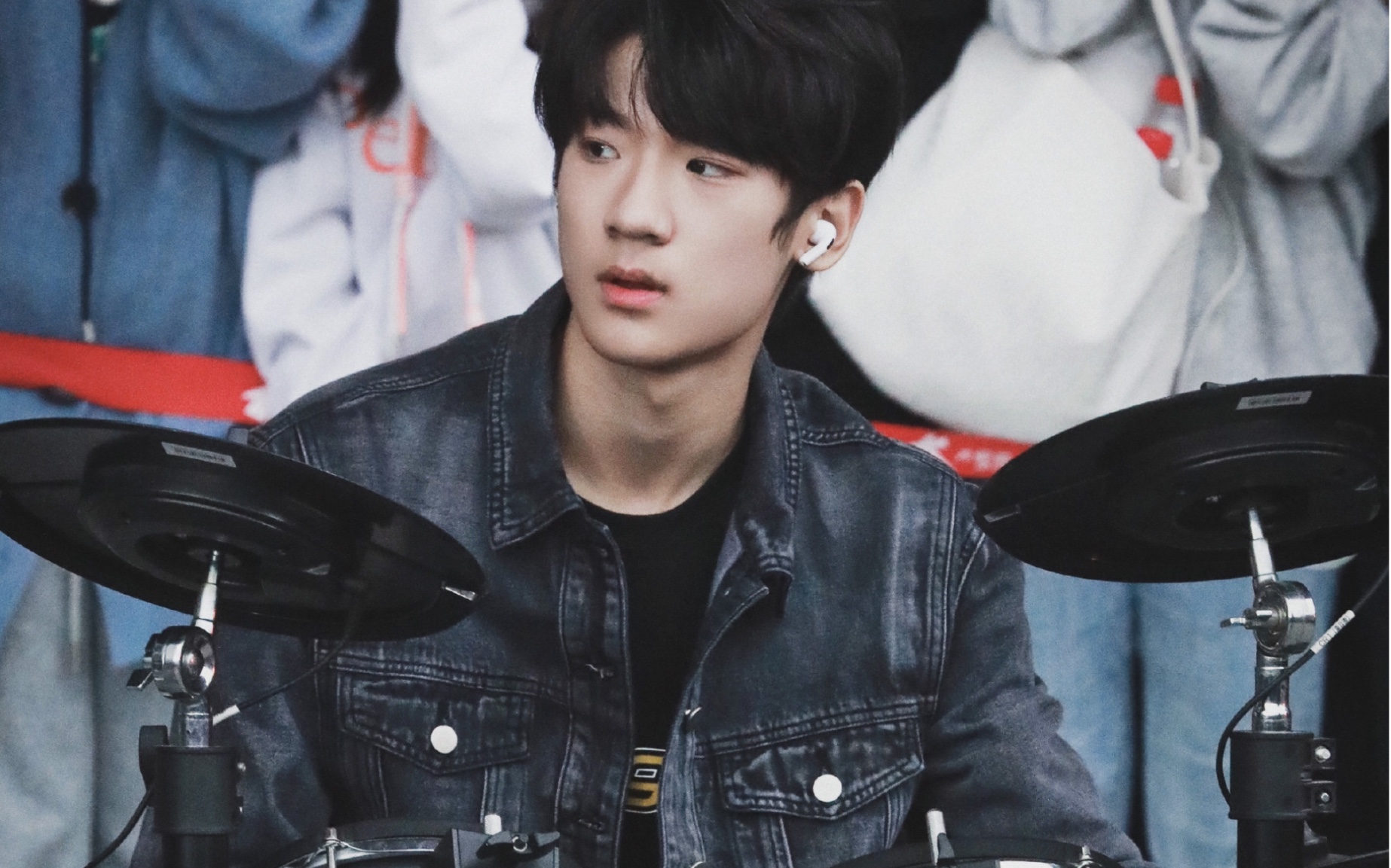 【张峻豪】就只是穿个普通的牛仔套装就能帅成这样