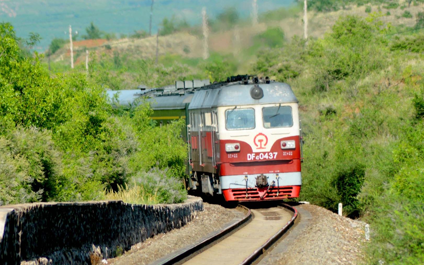 锦承线,客车k7563,上坡道小曲线连续弯道 全力爬坡