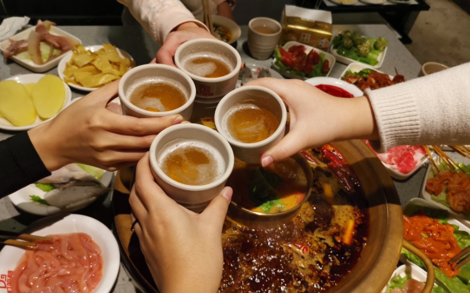 回家vlog///考后聚餐之四个宿舍的女人一起抓鸭子