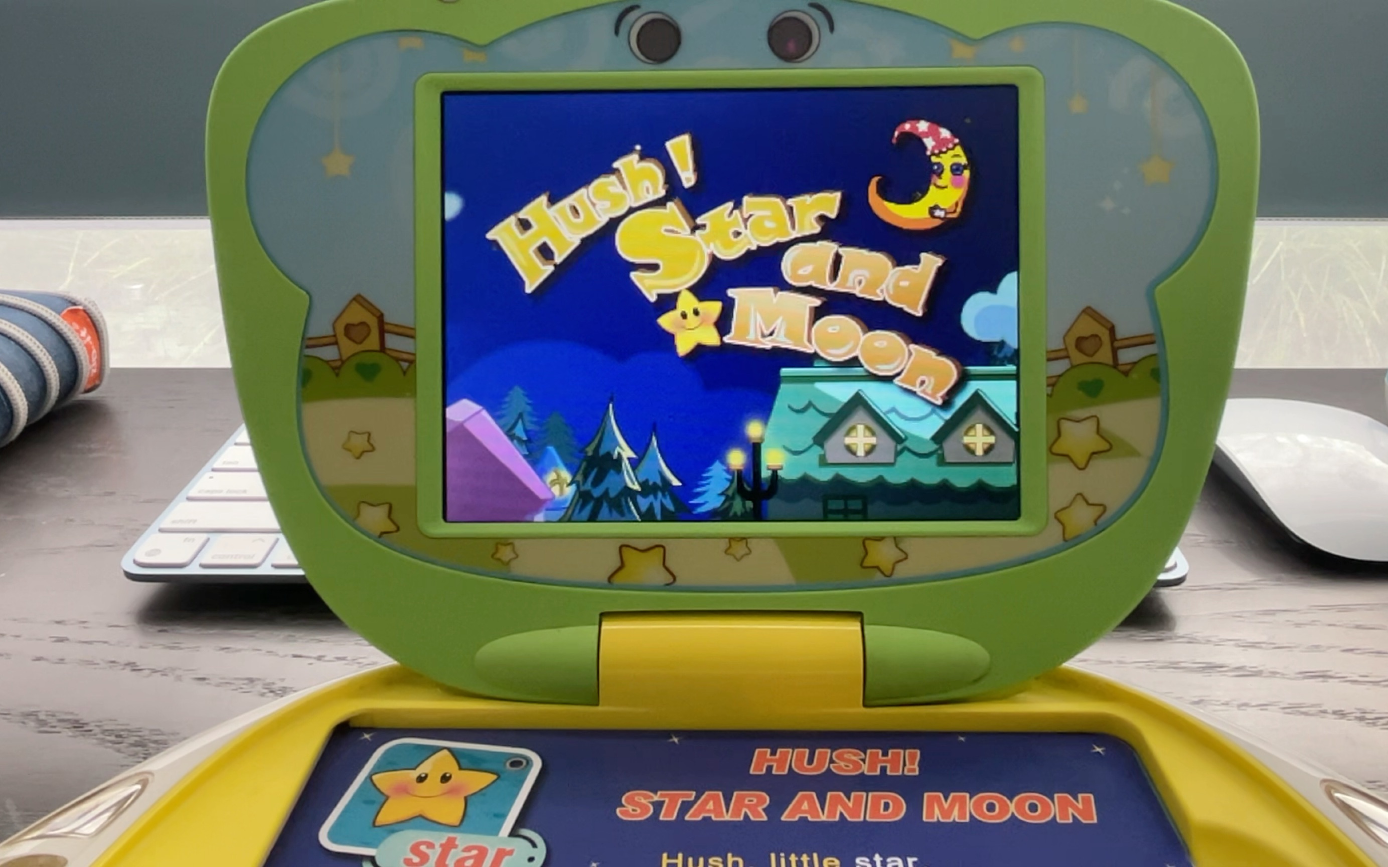 【小天才早教机:英语小天才】歌曲 hush! star and moon