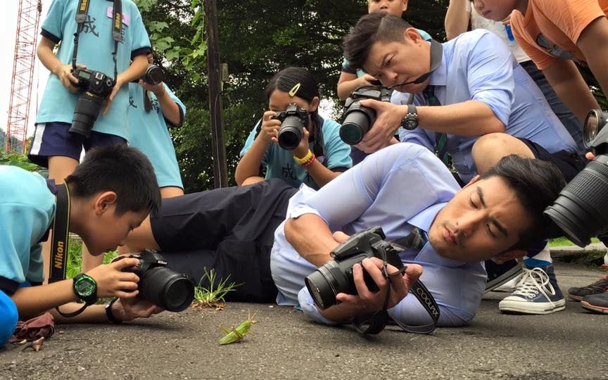 0:01:03 臺媒報道:大陸女向收費站拋