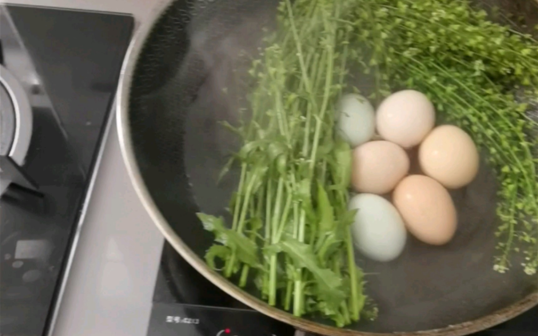 清明到田埂上走走三月三细米菜煮鸡蛋