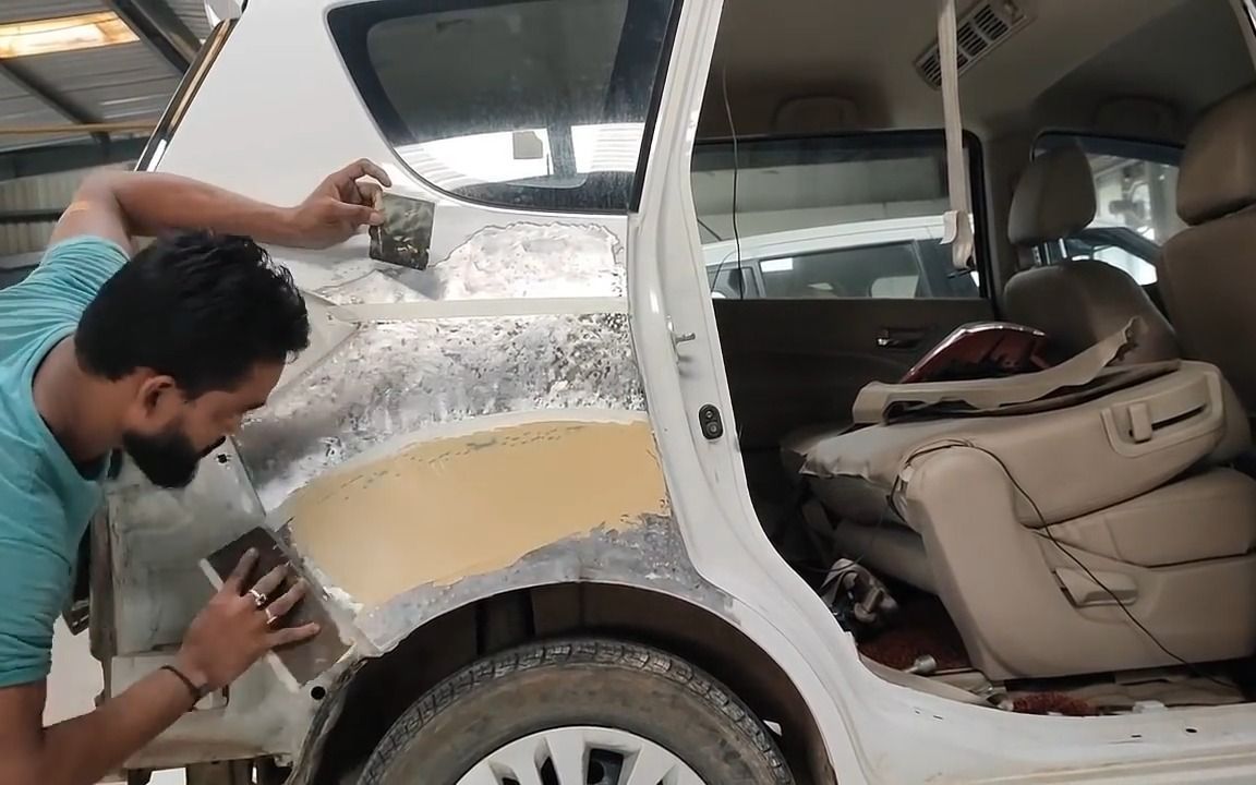 【汽车修复】看国外的修车师傅这腻子刮的水平如何_哔哩哔哩_bilibili