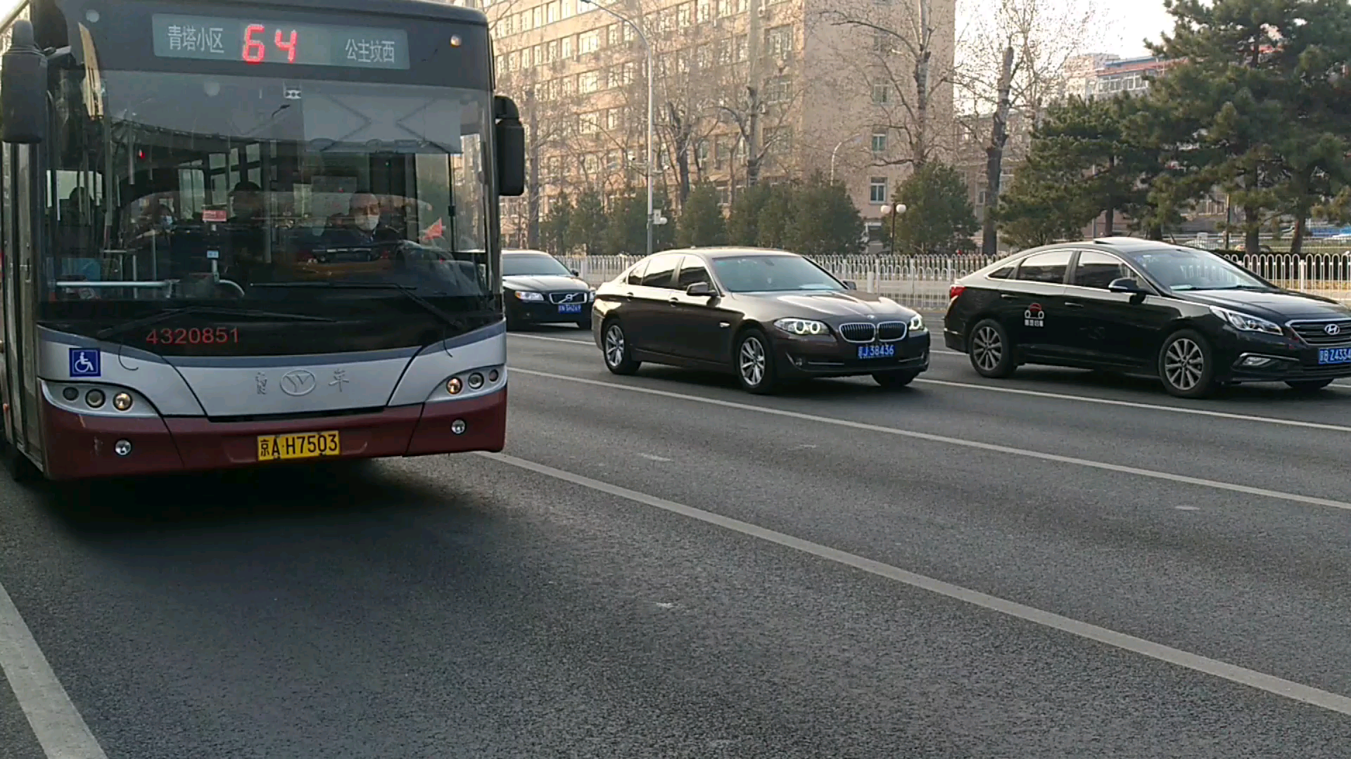 老车纪念北京公交64路jnp6120gv行驶视频