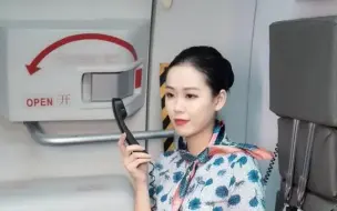 Télécharger la video: 当空姐看到乘务长，真实又夸张