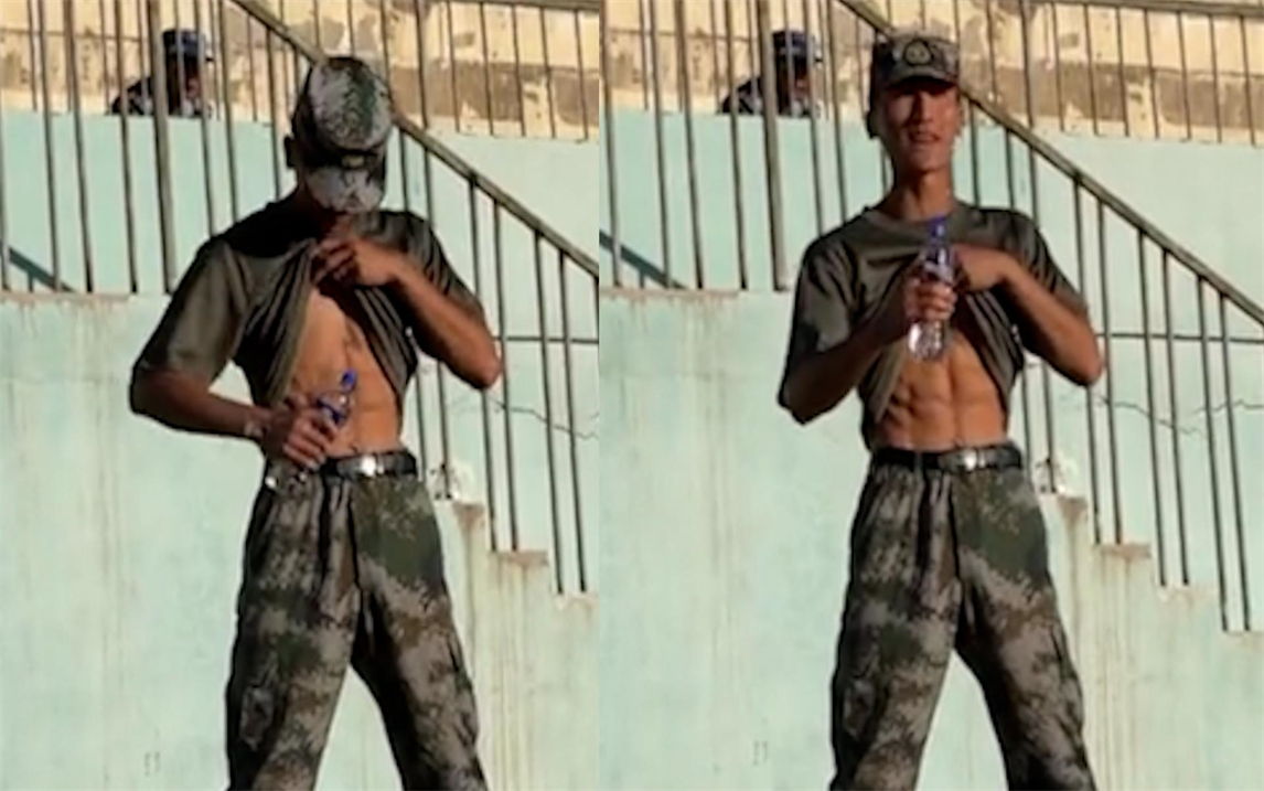 教官军训间隙用腹肌开瓶盖,惹得全场学生欢呼,现场气氛到最高潮