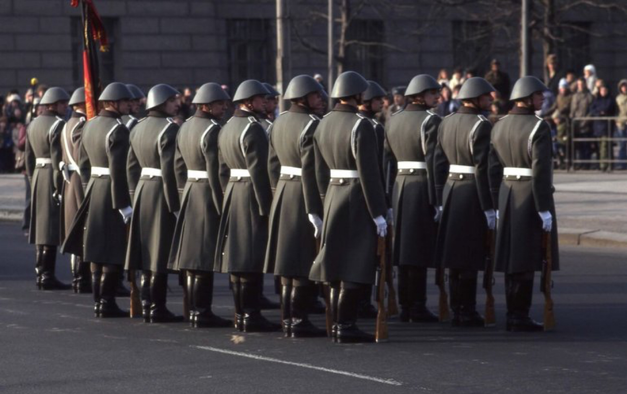 东德人民军弗雷德里希恩格斯警卫团 an den neuen wache das wach