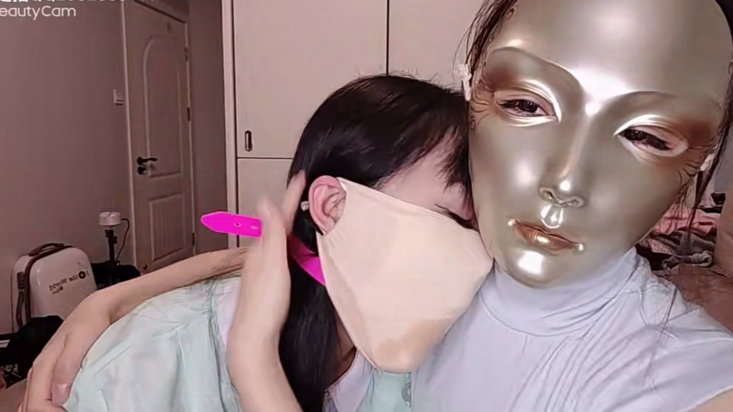 面具女反派 女坏人 让别人带口罩 蒙面女反派