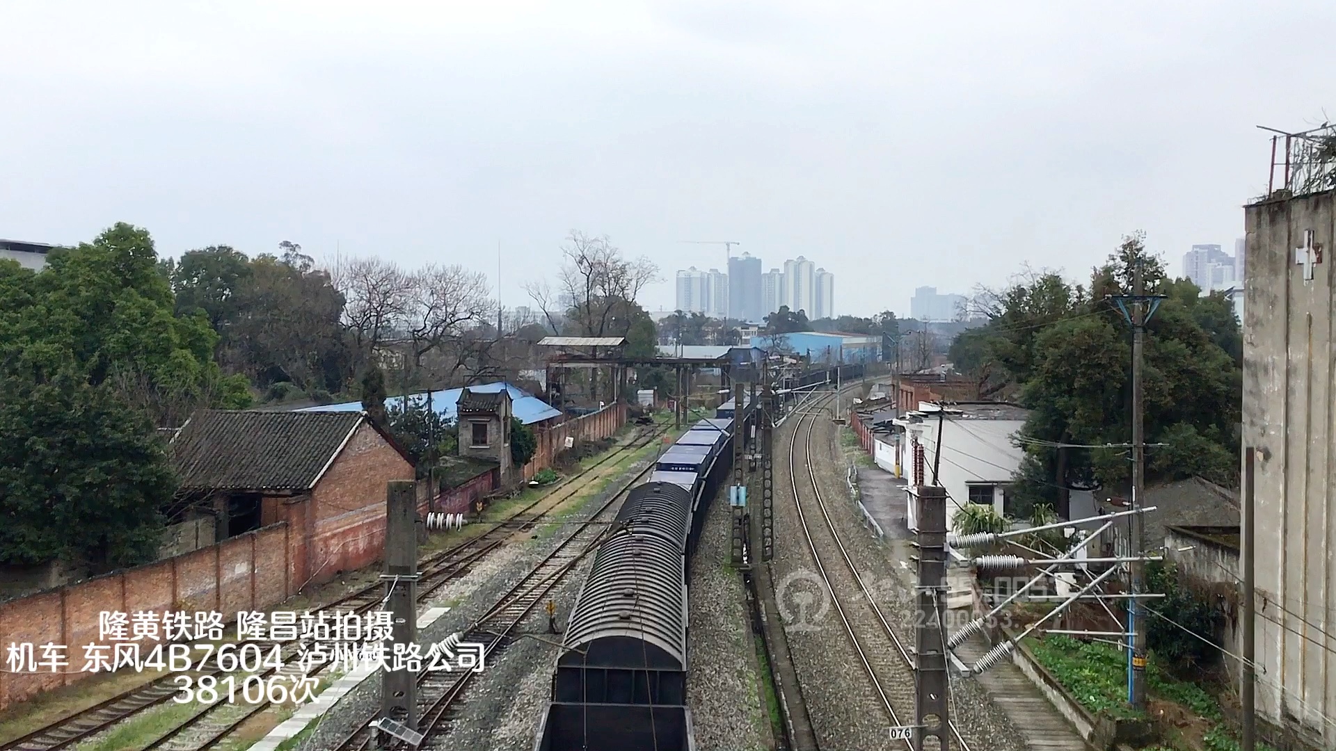 地方铁路 df4b 7604货列38106次 隆昌4道尾部过