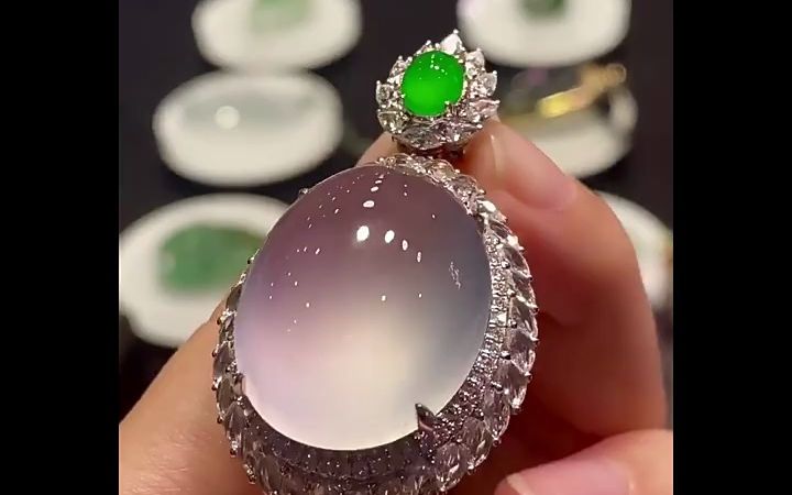 天然缅甸玉石a货老坑冰种白冰起胶荧光蛋面翡翠吊坠18k金钻石镶嵌