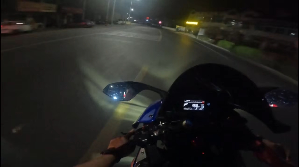 [图]YAMAHA R1原声夜跑