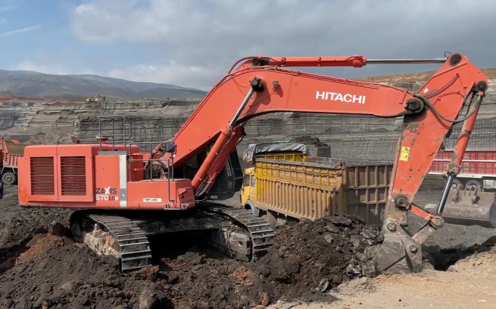 日立670lc挖掘机土方装车_哔哩哔哩_bilibili