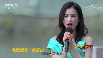 Tải video: 黄圣依太嚣张了，大唱骚歌不算啥，这舞姿才是在封杀边缘来回试探