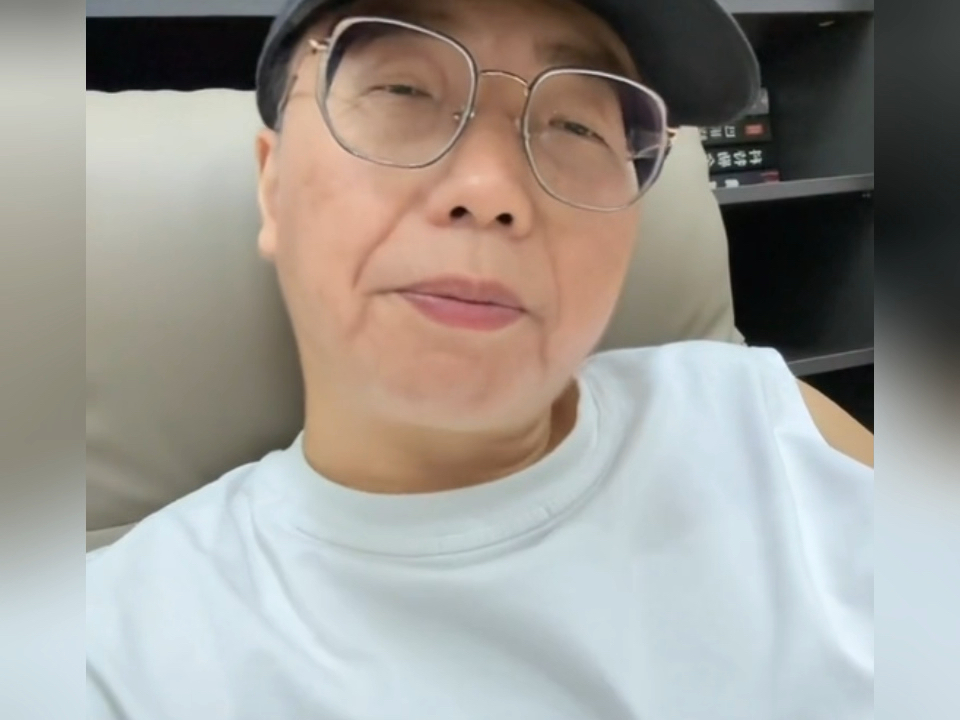百亿基金暴跌74%！无数基金散户不敢看账户，全民越是“躺平不消费”，A股越是3700点围而不攻，宇树半夜鸡鸣，意欲何为？