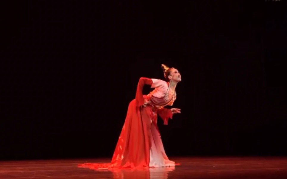 红艳凝香纯享快看这是神仙裙摆吧