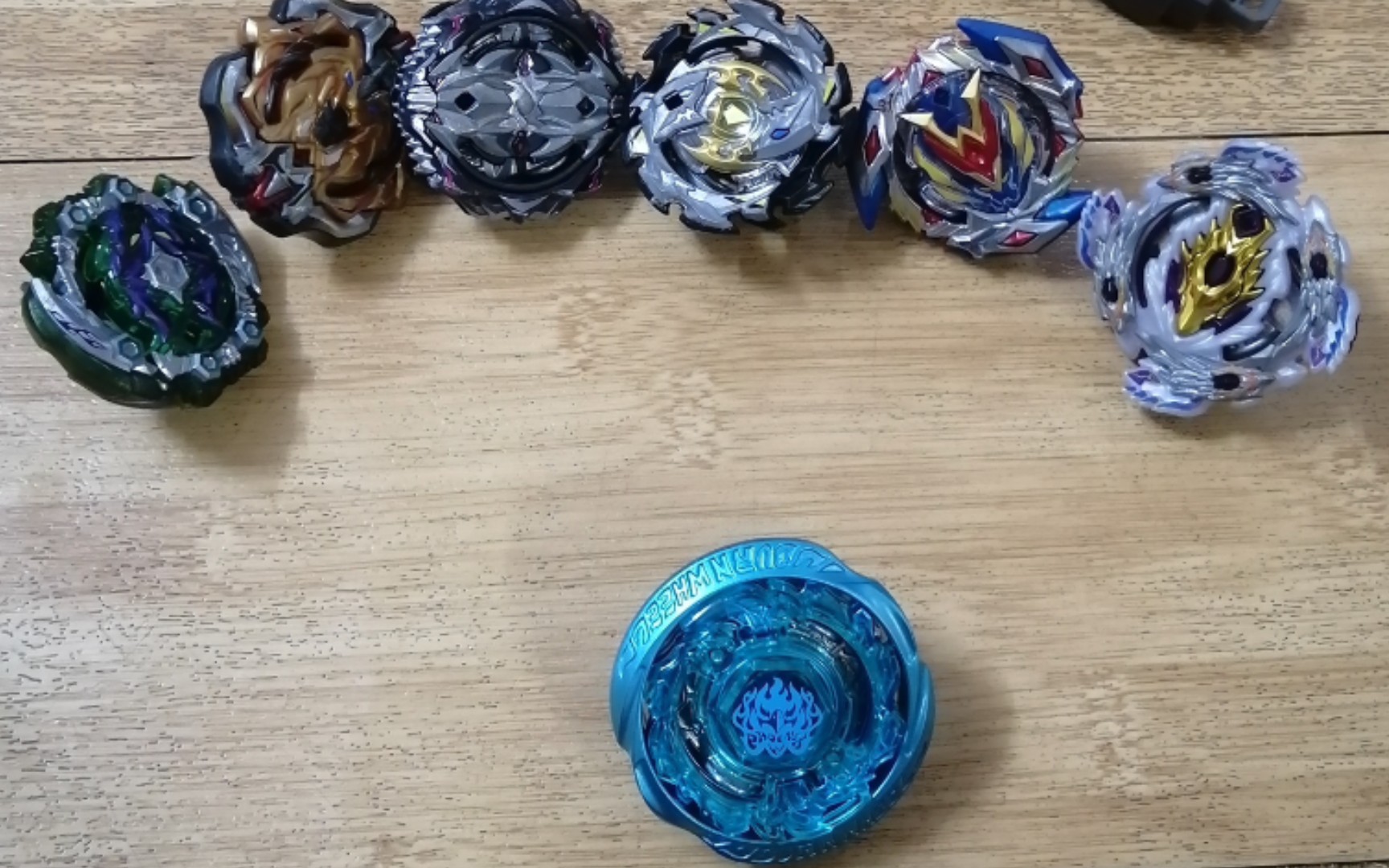 [图]【beyblade】冰雪天凤对战超z世代