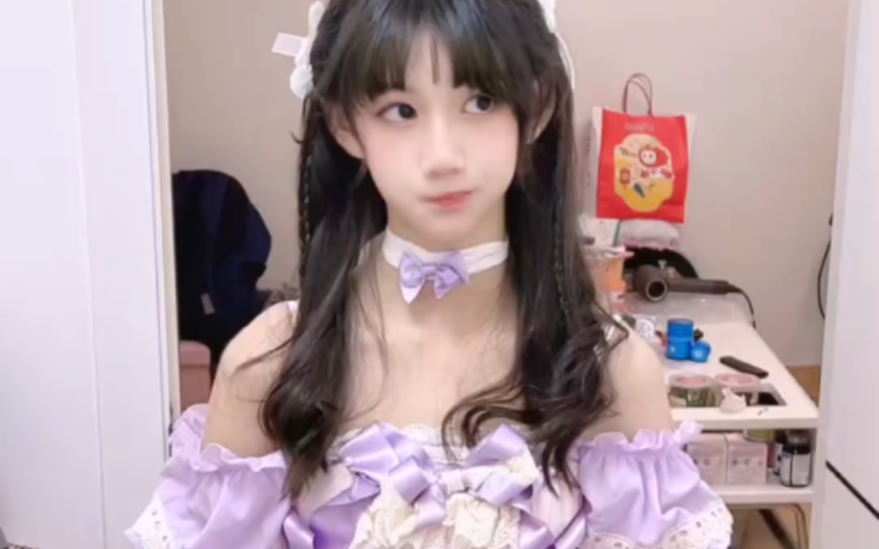 小叶子vanessa92:这个手势舞甜度有点超标了,配上小裙裙绝绝子