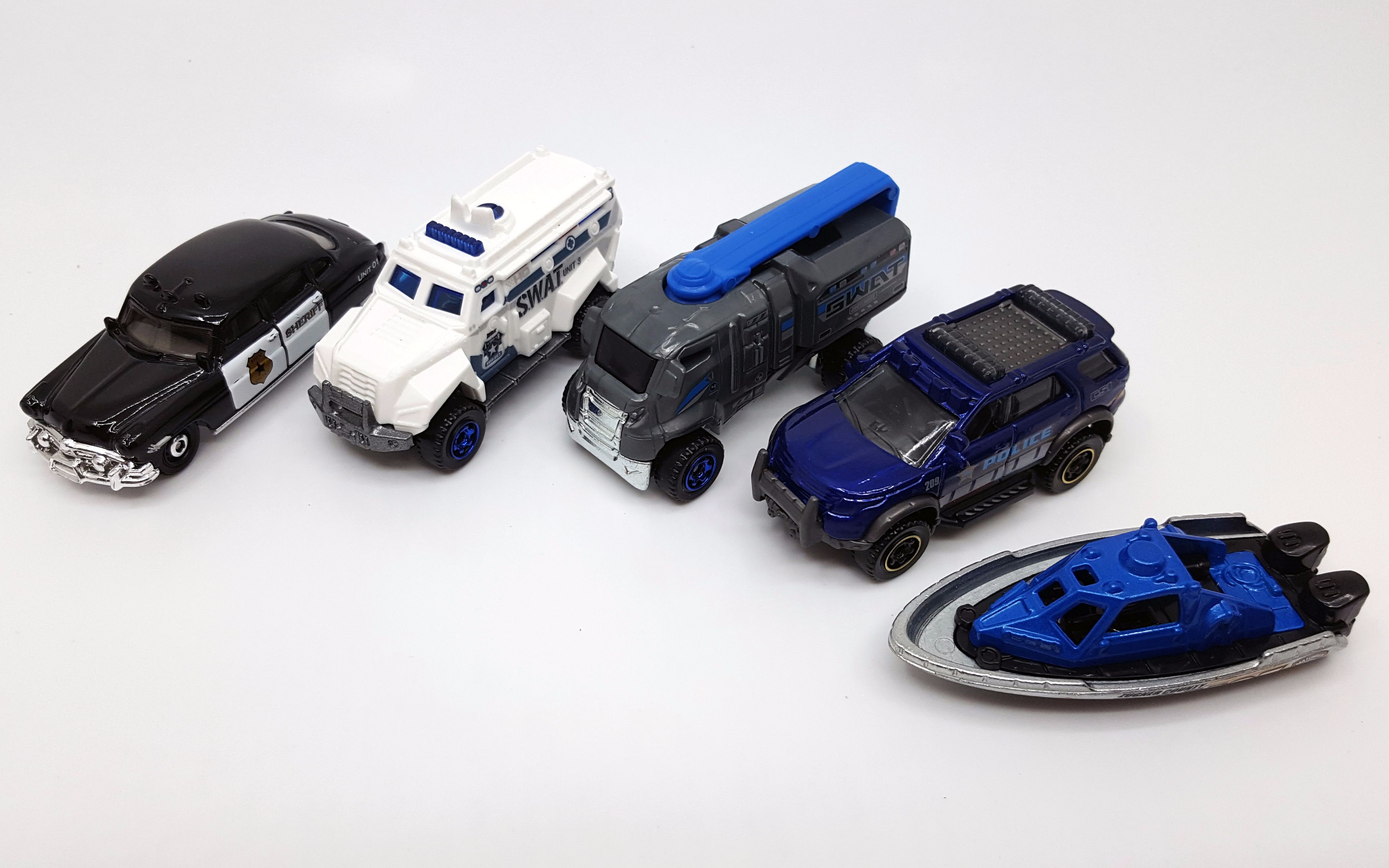 火柴盒matchbox5p警车套装东知玩具