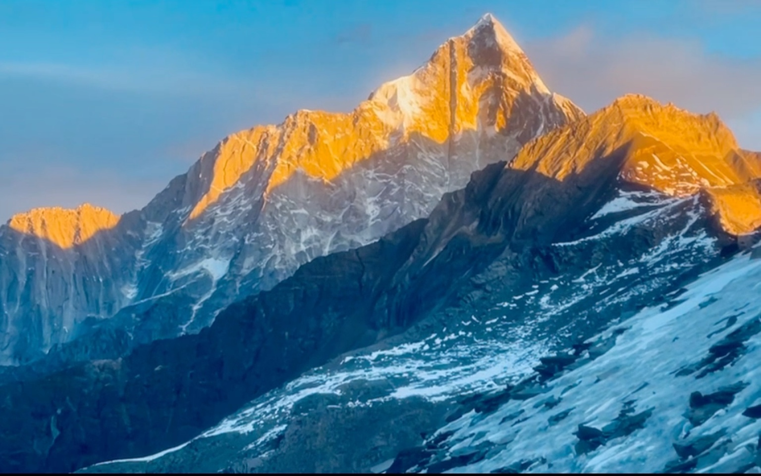 30岁拿下人生第一座雪山.他们说登山的目的是为了不再登山,顶峰是登山的终结.这将是我人生的第一座雪山,或许也将是我人生的最后一座雪山.哔哩...