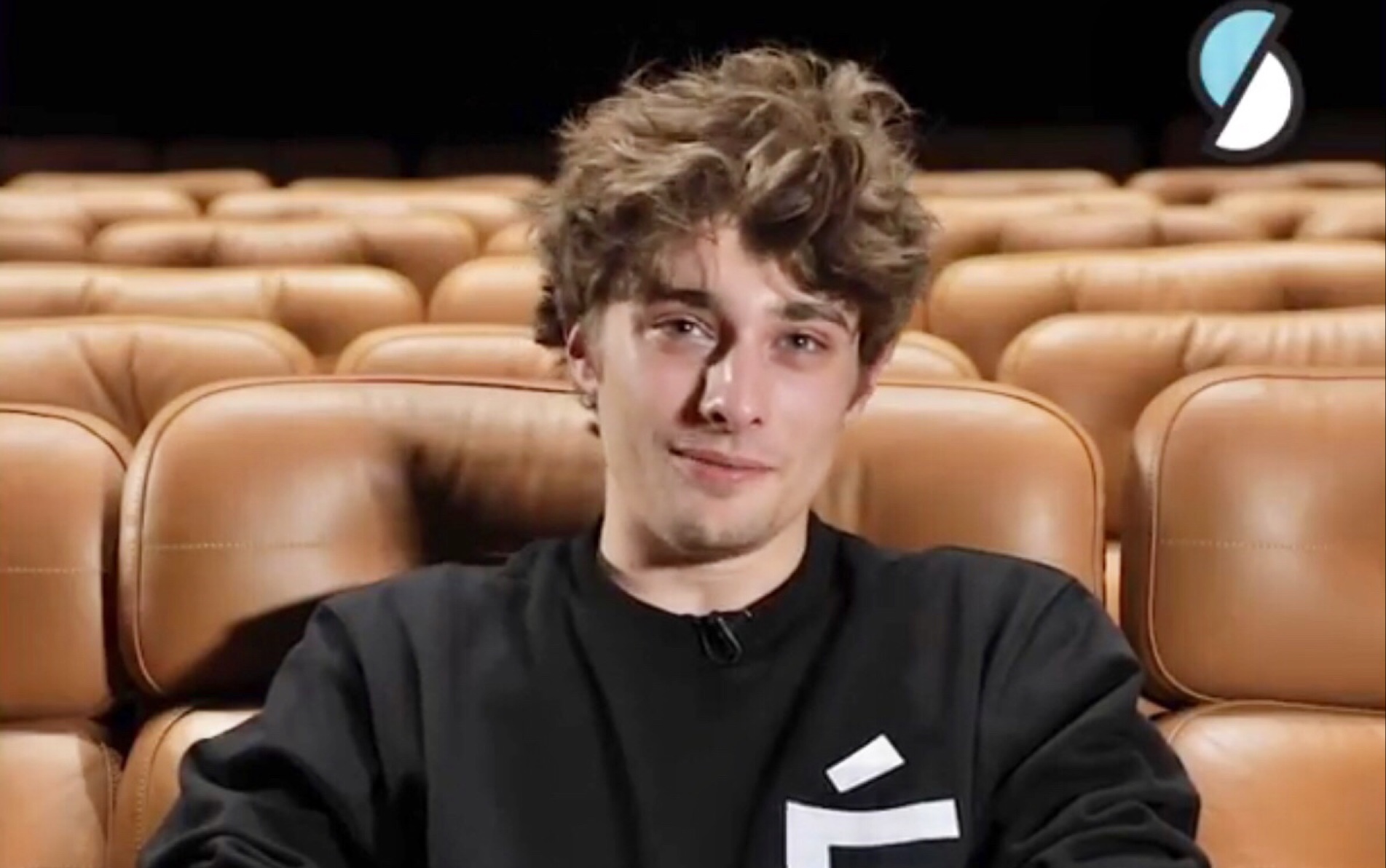 skamfrance带你走近maxencedanetfauvelfrancetvslash采访