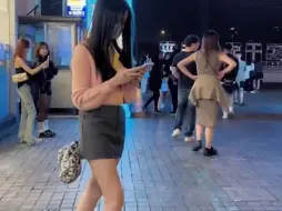 Скачать видео: 《刚加上的女生 问你加她干嘛？该怎么聊？》