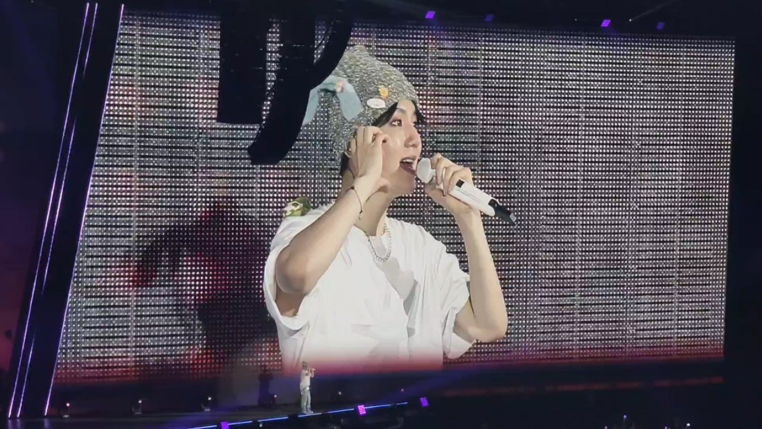 20240727边伯贤首尔世巡(10)-拿着应援棒跳舞