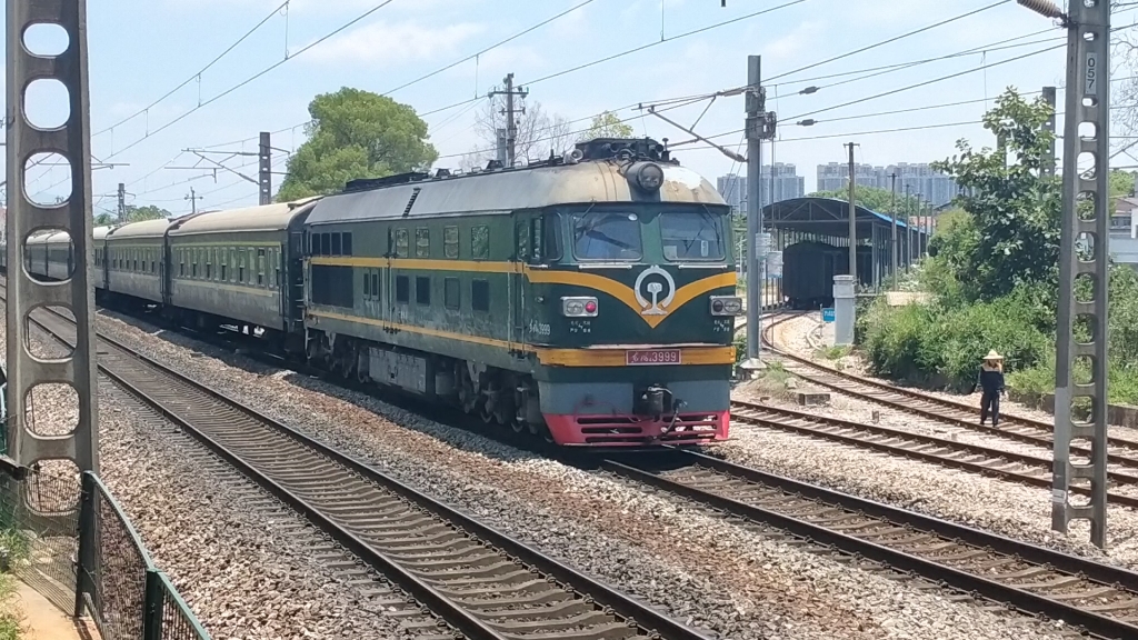 中国铁路df4b武警3999回送25g车底