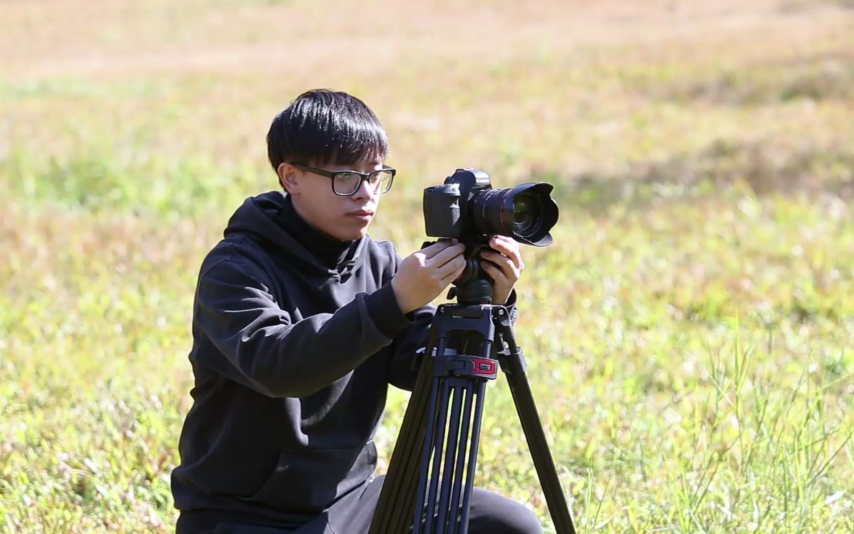 专业摄像摄影三脚架,户外拍摄的好帮手