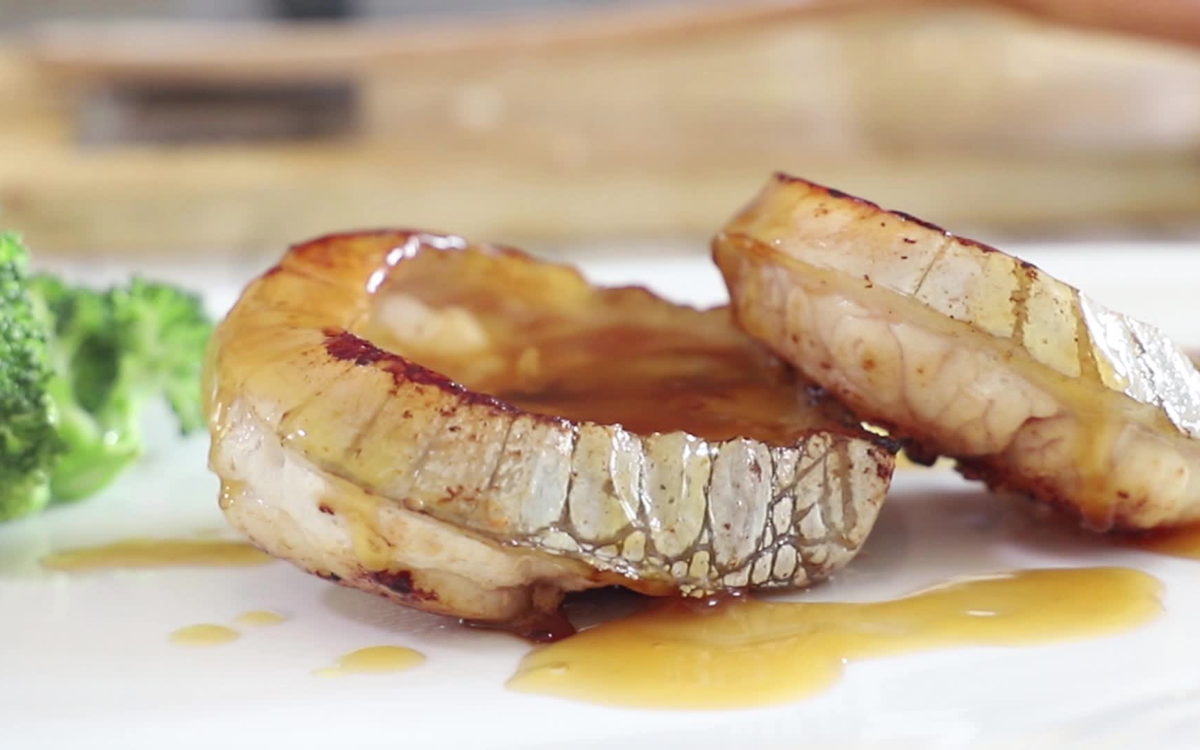 鳄鱼肉的百种做法——鲍汁鳄鱼尾