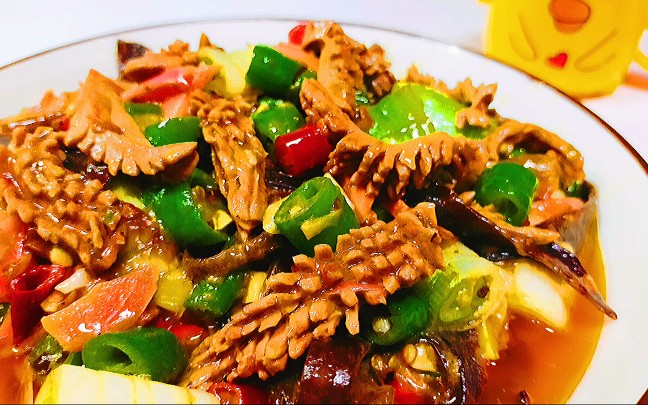 买半边猪油送了一个猪腰子,做四川火爆腰花,爆炒12秒出锅,麻辣嫩滑没