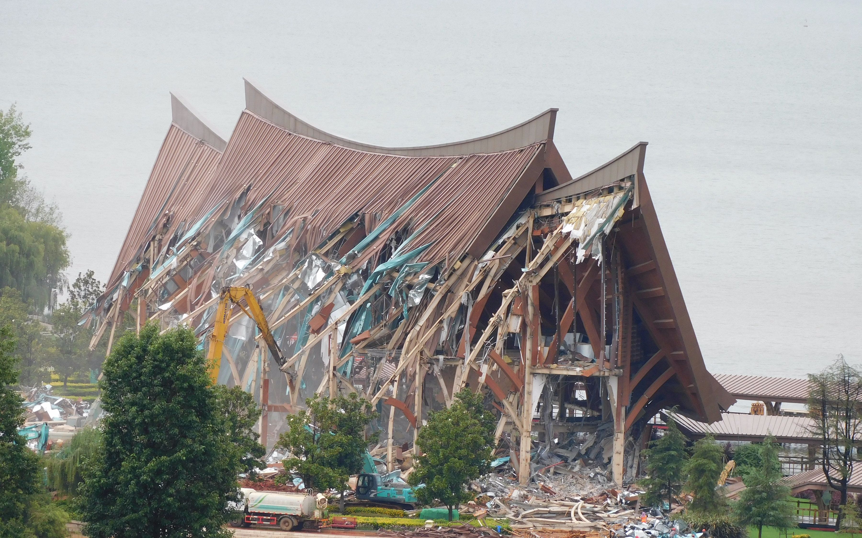 云南省昆明市晋宁区晋城镇古滇精品湿地公园的大码头开始拆除20210701